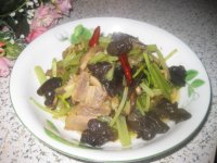 芹菜腊肉的做法