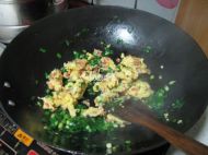 韭菜香肠炒蛋的做法