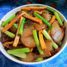 腊肉豆腐干炒蒜苔的做法 腊肉豆腐干炒蒜苔的做法