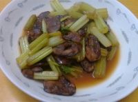 芹菜炒腊肉的做法