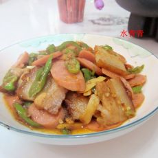 辣炒腊肉火腿肠的做法 辣炒腊肉火腿肠的做法