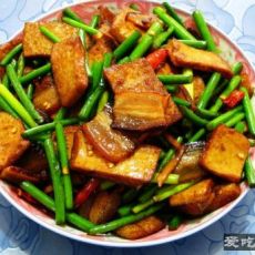 蒜薹豆干炒腊肉的做法 蒜薹豆干炒腊肉的做法