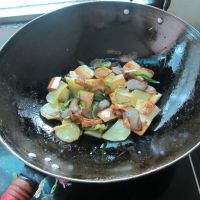 腊肉豆腐炒土豆的做法