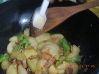 腊肉炒西葫芦的做法