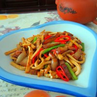 腊肉豆腐丝的做法