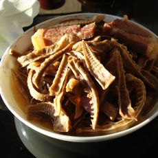 火腿炖笋干的做法 火腿炖笋干的做法