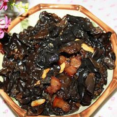 腊肉炒黑木耳的做法