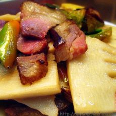 腊肉炒竹笋的做法