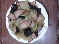 腊肉木耳炒莴笋的做法