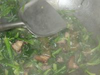 腊肉菠菜炒粉皮的做法