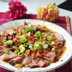 土豆腊肉蒸的做法