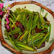 腊肉炒蒜苔的做法