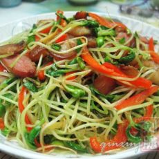 黑豆芽炒腊肉的做法