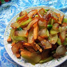 腊味香干炒莴笋的做法 腊味香干炒莴笋的做法
