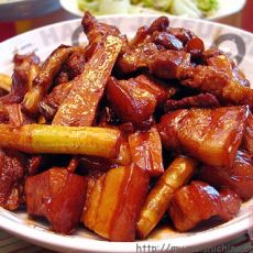 五花肉焖笋尖的做法