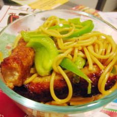 香肠时蔬炒面的做法