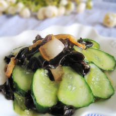 腊肉炒黑木耳黄瓜的做法 腊肉炒黑木耳黄瓜的做法