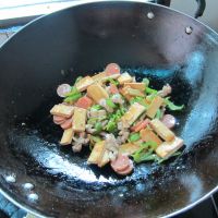 香干火腿炒肉的做法