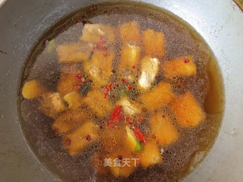 麻辣咸香的双椒排骨做法，特别下饭哦
