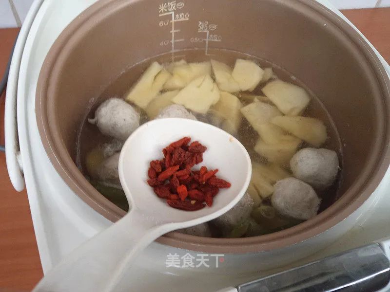 猪肚丸春笋汤的做法