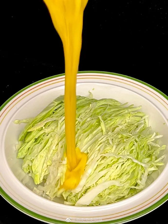 包菜丝儿做披萨的做法，巨香巨饱腹