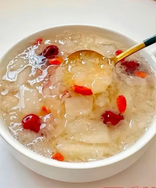 雪梨银耳羹的做法