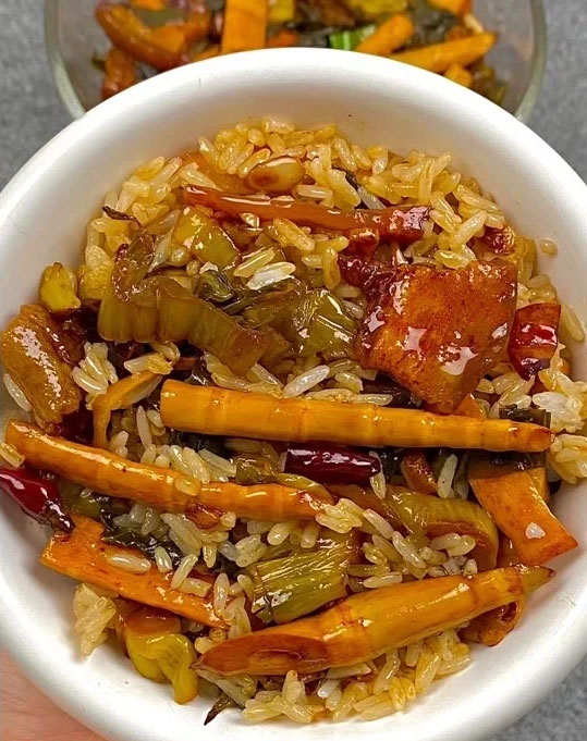 酸菜竹笋炒五花肉的做法