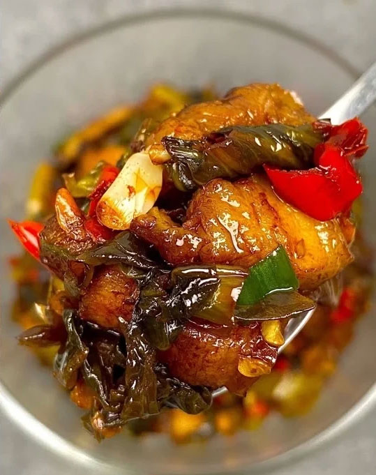 酸菜炒三层肉的做法