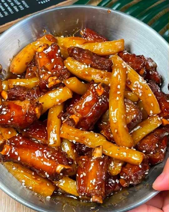 排骨炖年糕的做法