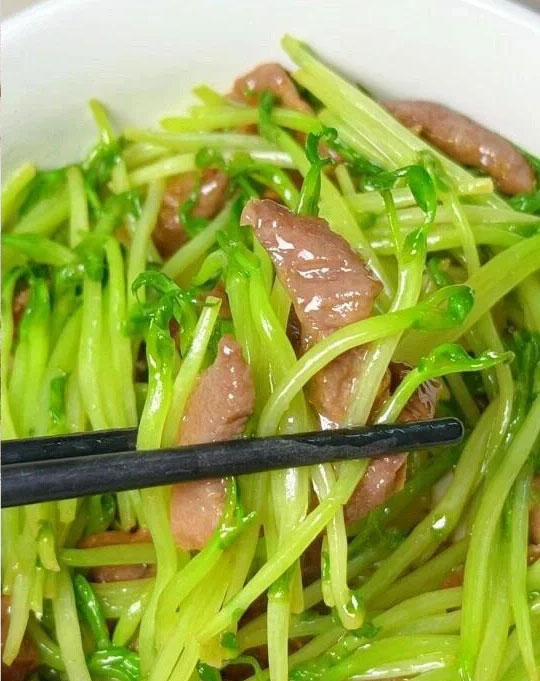 豆苗炒牛肉的做法