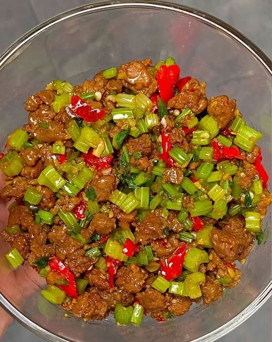 芹菜牛肉沫的做法