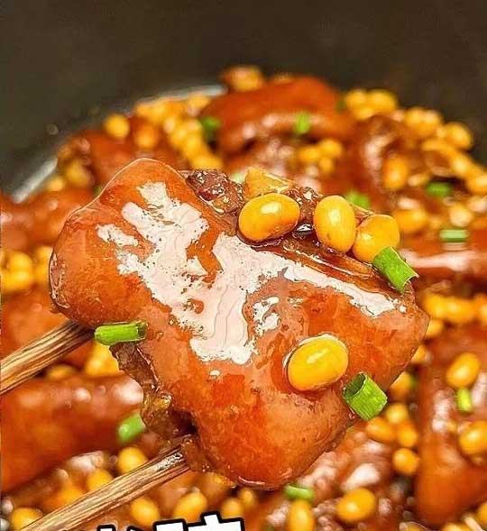 黄豆烧猪蹄的做法