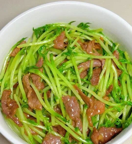 豆苗炒牛肉的做法