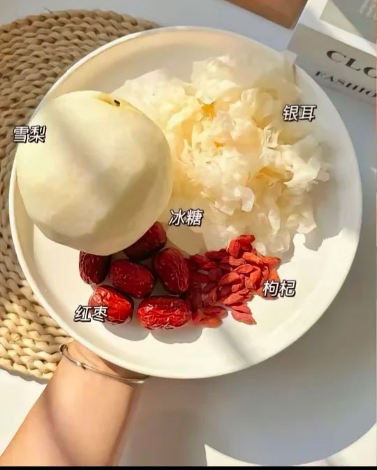 雪梨银耳羹的做法