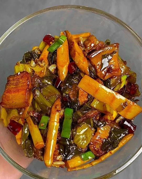 酸菜竹笋炒五花肉的做法