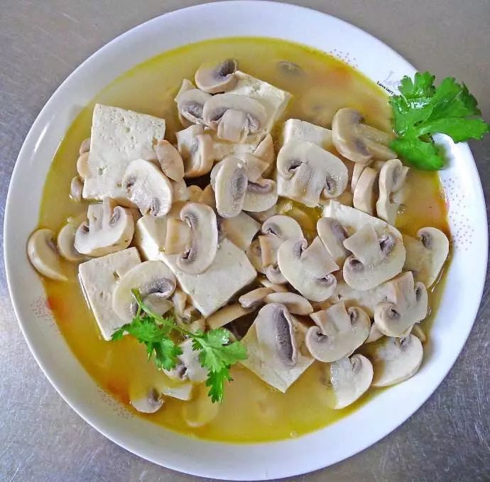 口蘑炖豆腐的做法