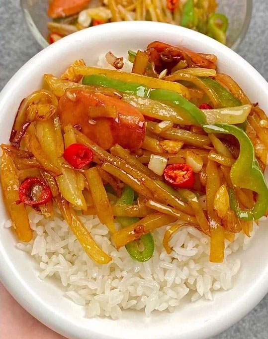 士豆丝炒火腿肠的做法