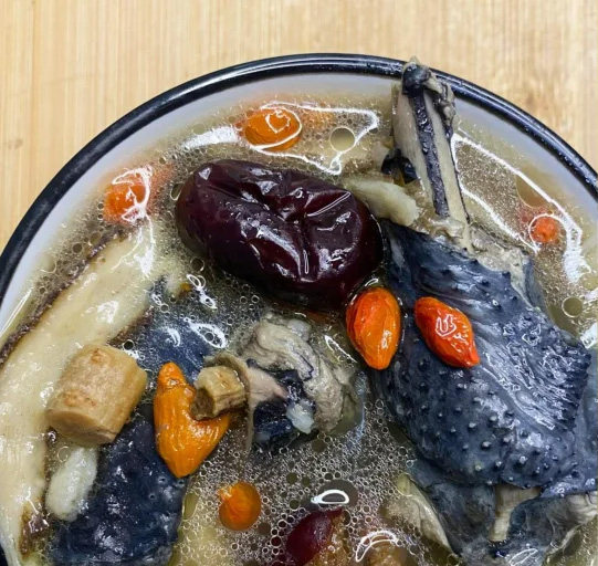 乌鸡红枣汤的做法