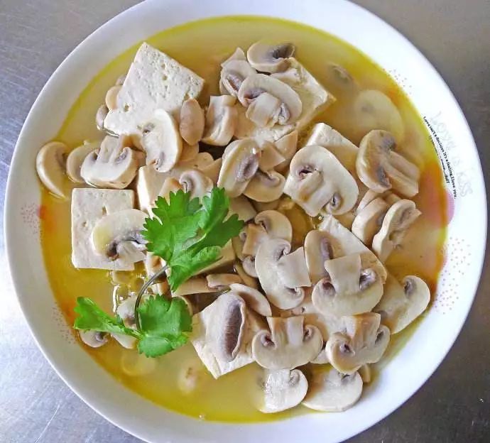 口蘑炖豆腐的做法