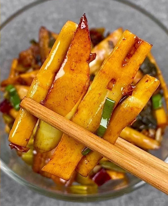 酸菜竹笋炒五花肉的做法