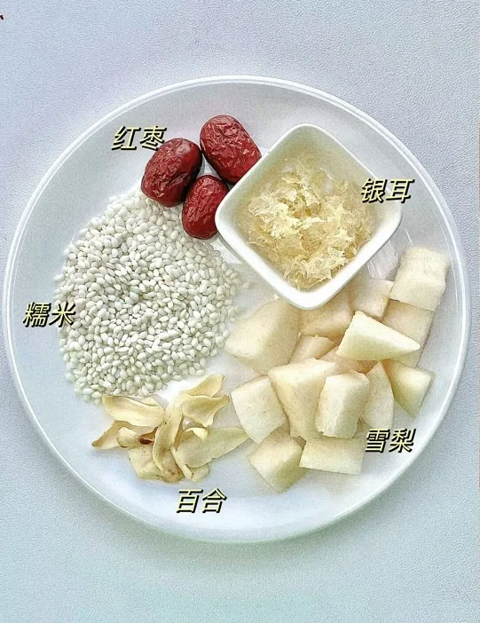 雪梨银耳红枣粥的做法