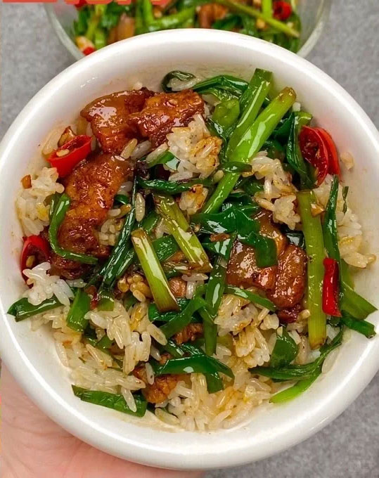 韭菜炒五花肉的做法
