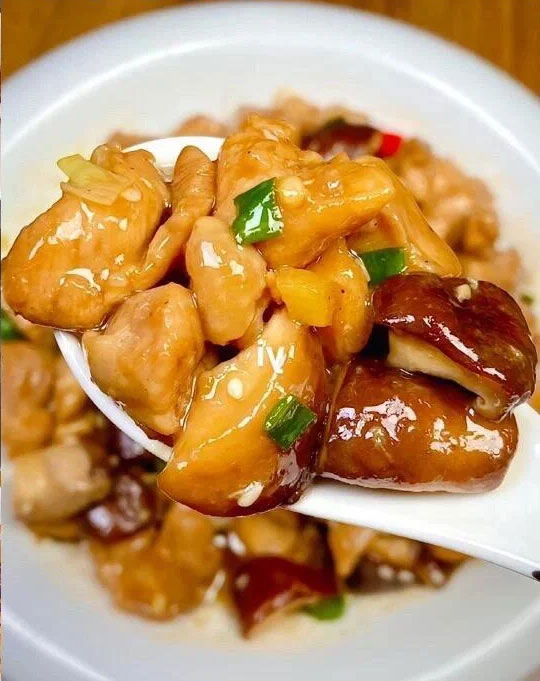 香菇炒鸡胸肉的做法