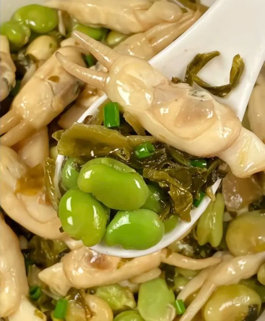 酸菜豆瓣炒蛏子的做法