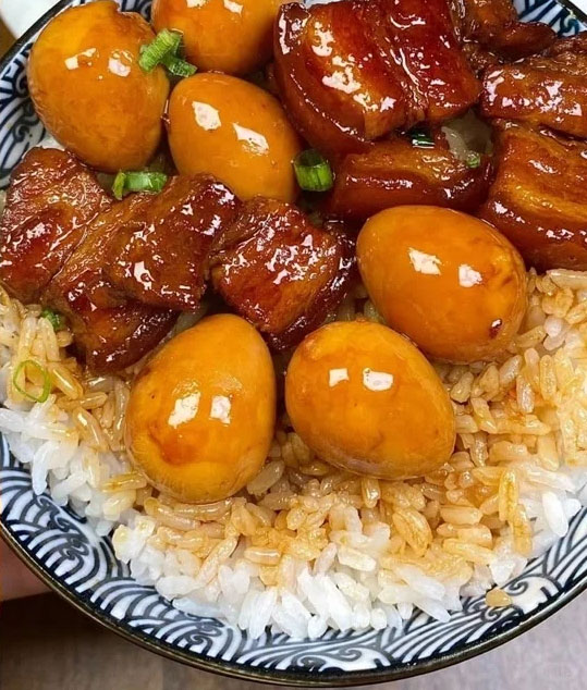 五花肉焖鹌鹗蛋的做法