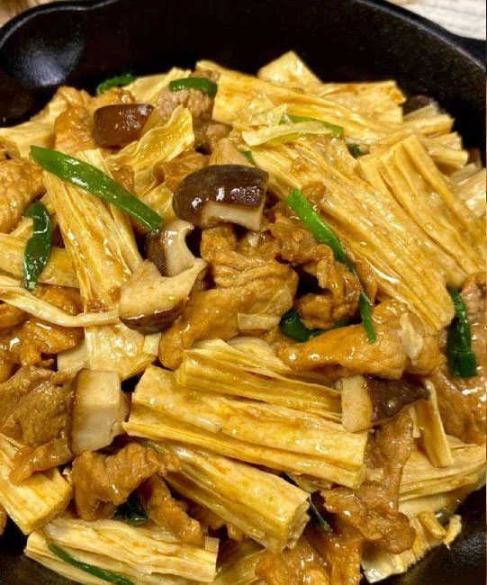 腐竹香菇炒肉的做法