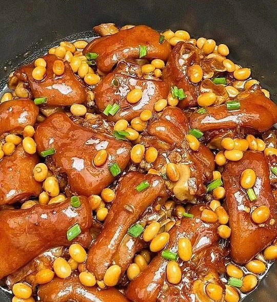 黄豆烧猪蹄的做法