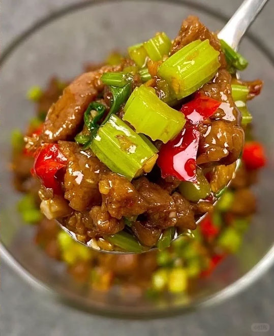 芹菜牛肉沫的做法