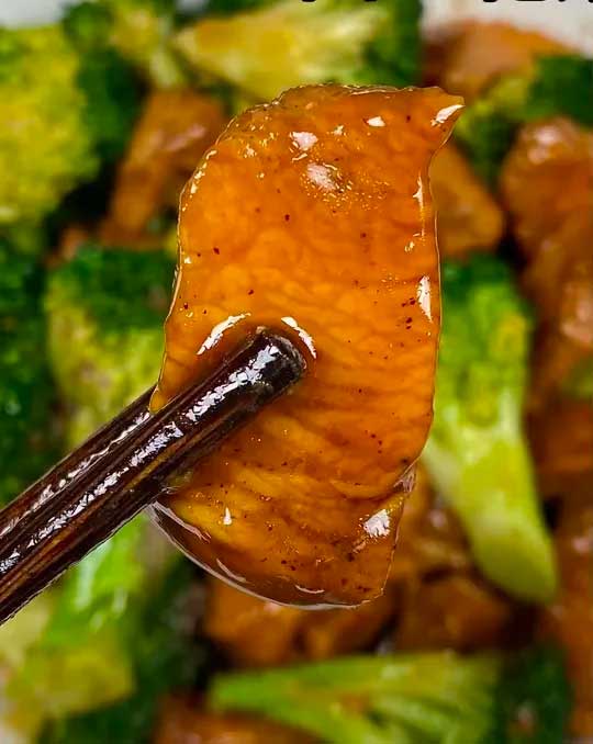 西兰花炒鸡胸肉的做法