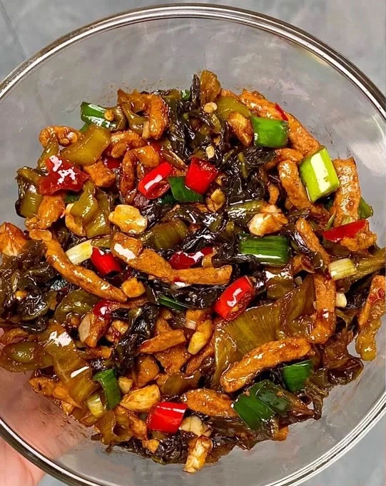 香辣酸菜炒肉丝的做法